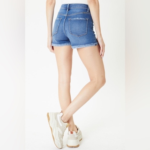 NWT KanCan Women's High-Rise Button Cuff Denim Shorts Sz Large, Medium Wash - Picture 6 of 12